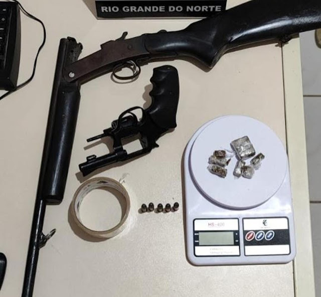 Polícias Civil e Militar apreendem armas e drogas em operação em Governador Dix-Sept Rosado