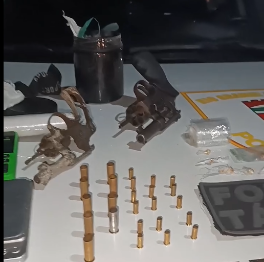 Armas e drogas apreendidas durante ação do 10º Batalhão de Polícia Militar em Assú