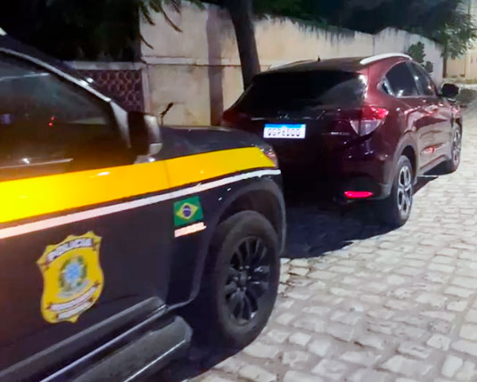PRF prende homem por receptação e recupera veículo roubado durante abordagem em Mossoró