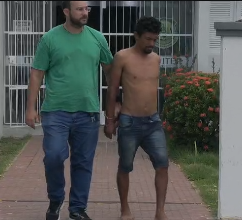 Homem Quebra Vidro de Carro com Pedra para Furtar e Acaba Atrás das Grades em Mossoró