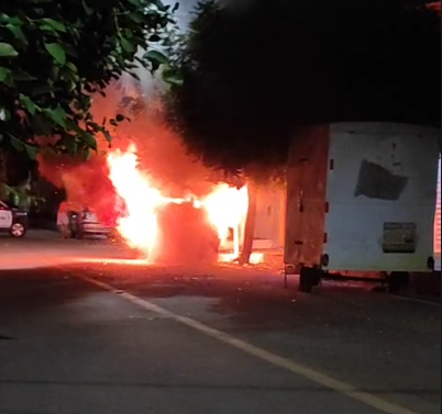 Carro é incendiado após disparos de arma de fogo no Planalto 13 de Maio em Mossoró
