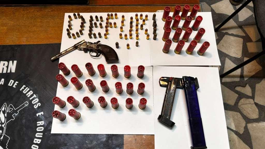 Polícia Civil apreende armamento e munições em residência desabitada em Mossoró