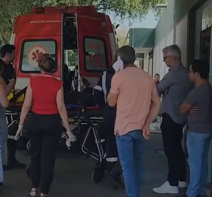 Médica capota carro quando ia para o trabalho em Areia Branca