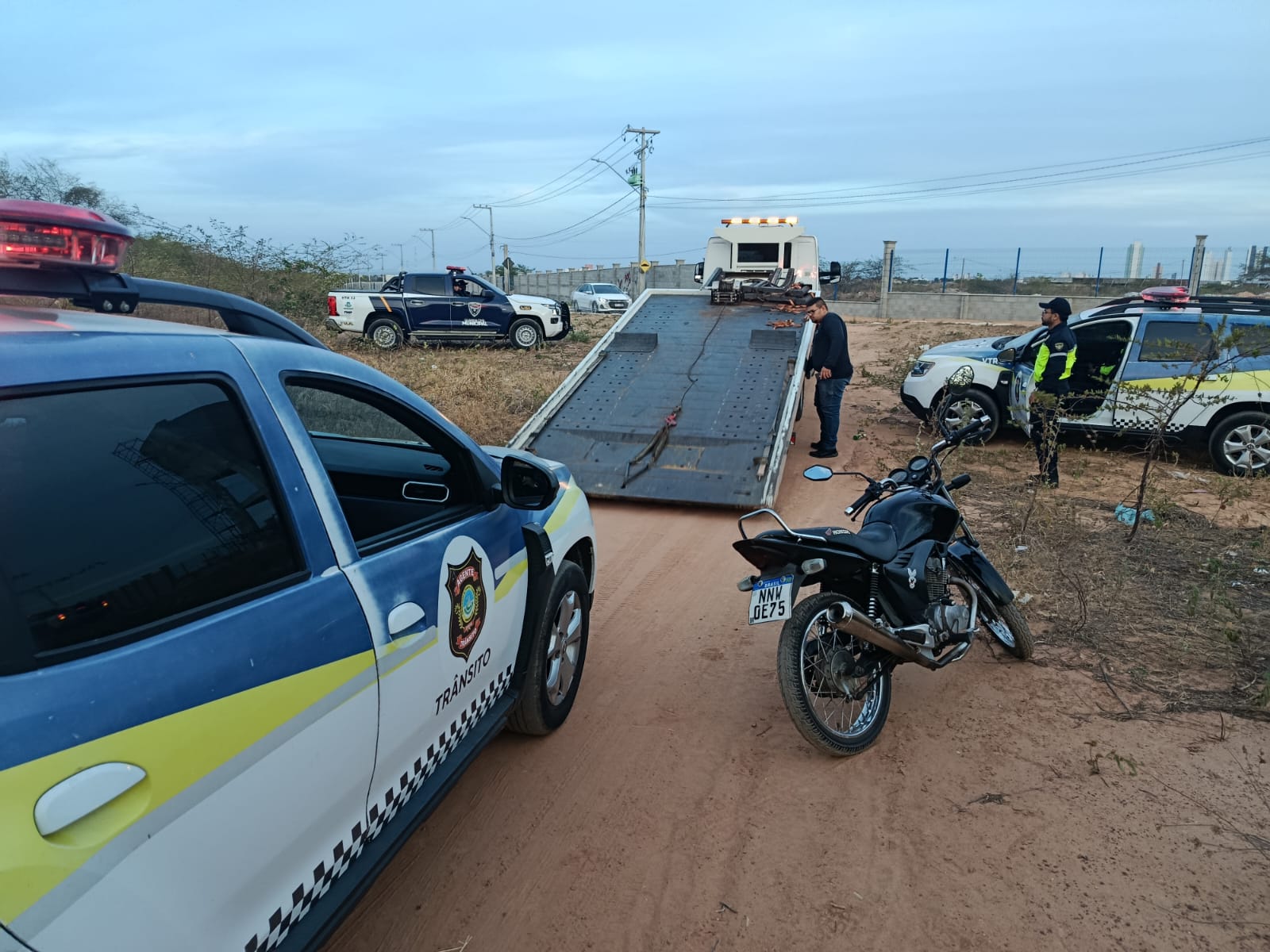 Condutor sem CNH é detido após direção perigosa e portando celular furtado no bairro Abolição