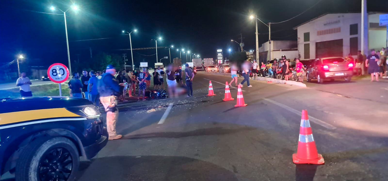 Mulher fica gravemente ferida após colisão moto com caminhão no Alto São Manoel em Mossoró