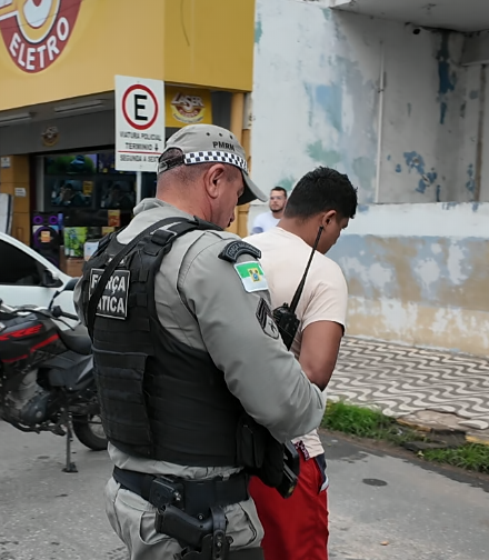 PM prende homem com mandado de prisão decorrente de sentença condenatória transitada em julgado