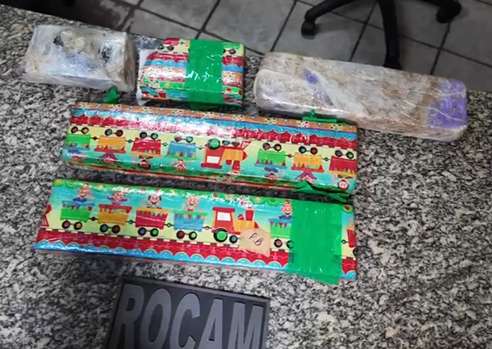 Polícia Militar estoura ponto de armazenamento de droga e apreende 4kg de maconha em Mossoró