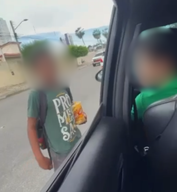 Criança sofre suposta injúria racial enquanto vendia paçoca na rua em Mossoró