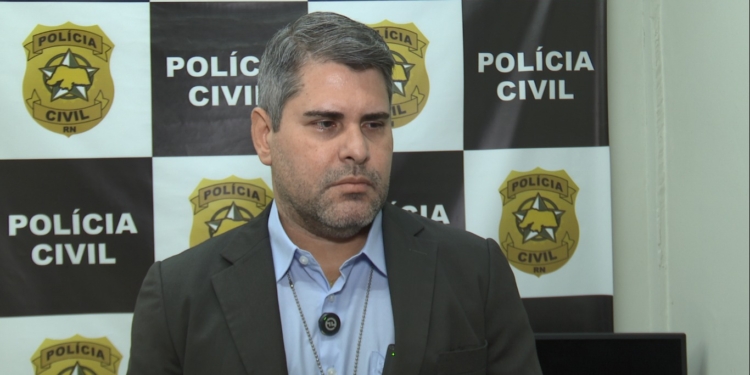 Em coletiva a Imprensa, delegado confirma caso de injúria racial contra criança e investiga suposto sequestro