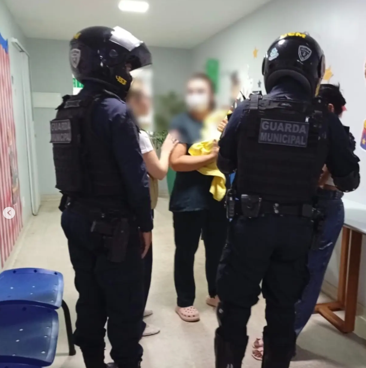 Guarda Civil impede retirada de recém-nascido de maternidade sem autorização